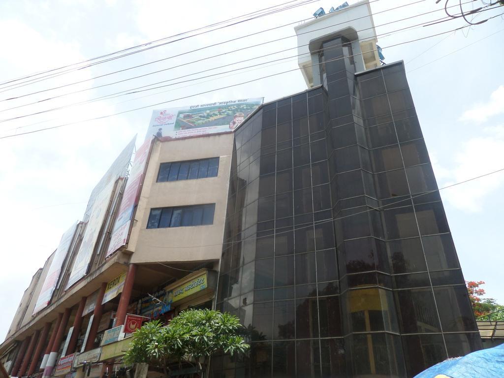 Oyo Flagship 37830 Hotel Aakar International Satara Luaran gambar