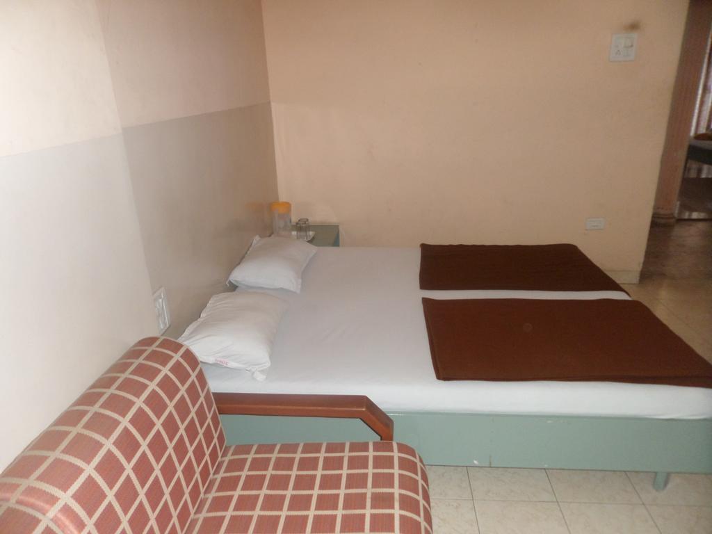Oyo Flagship 37830 Hotel Aakar International Satara Luaran gambar
