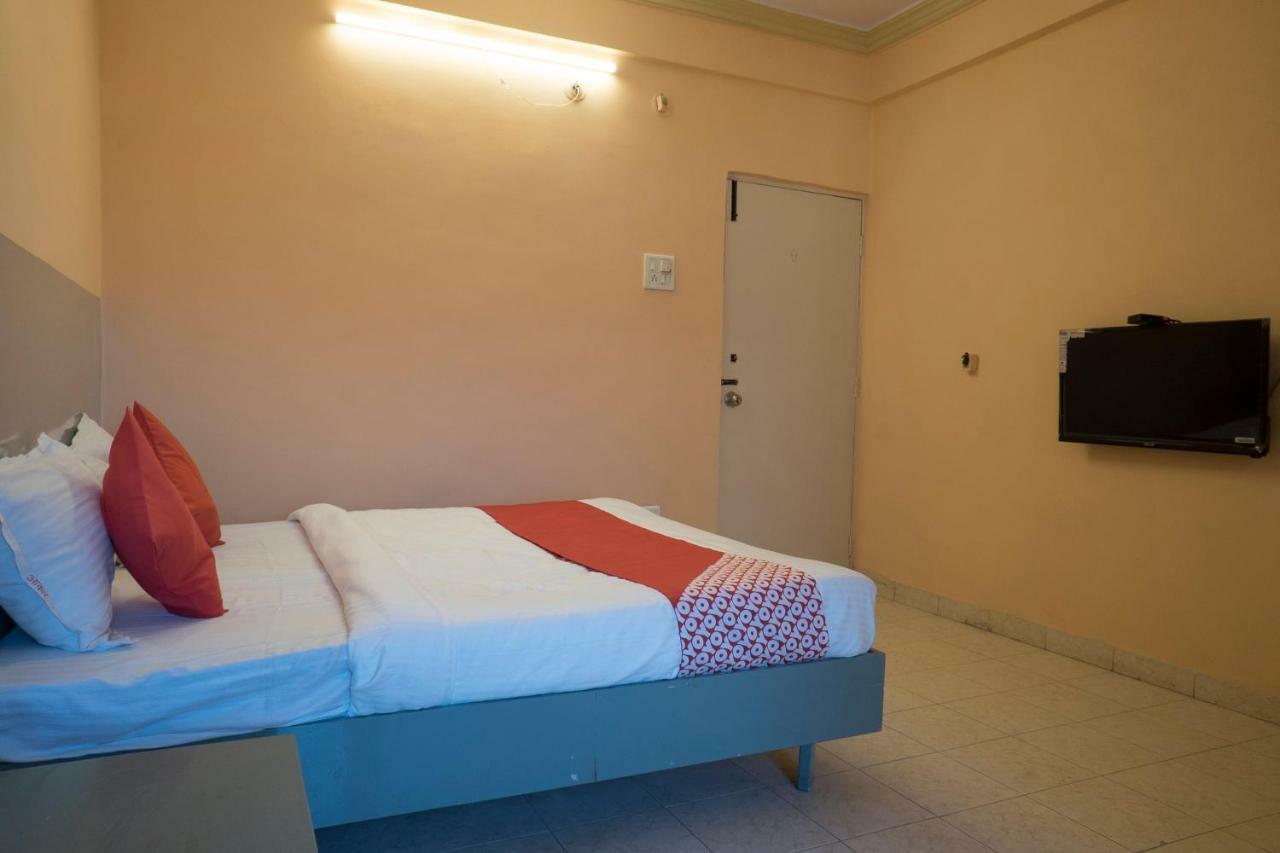 Oyo Flagship 37830 Hotel Aakar International Satara Luaran gambar