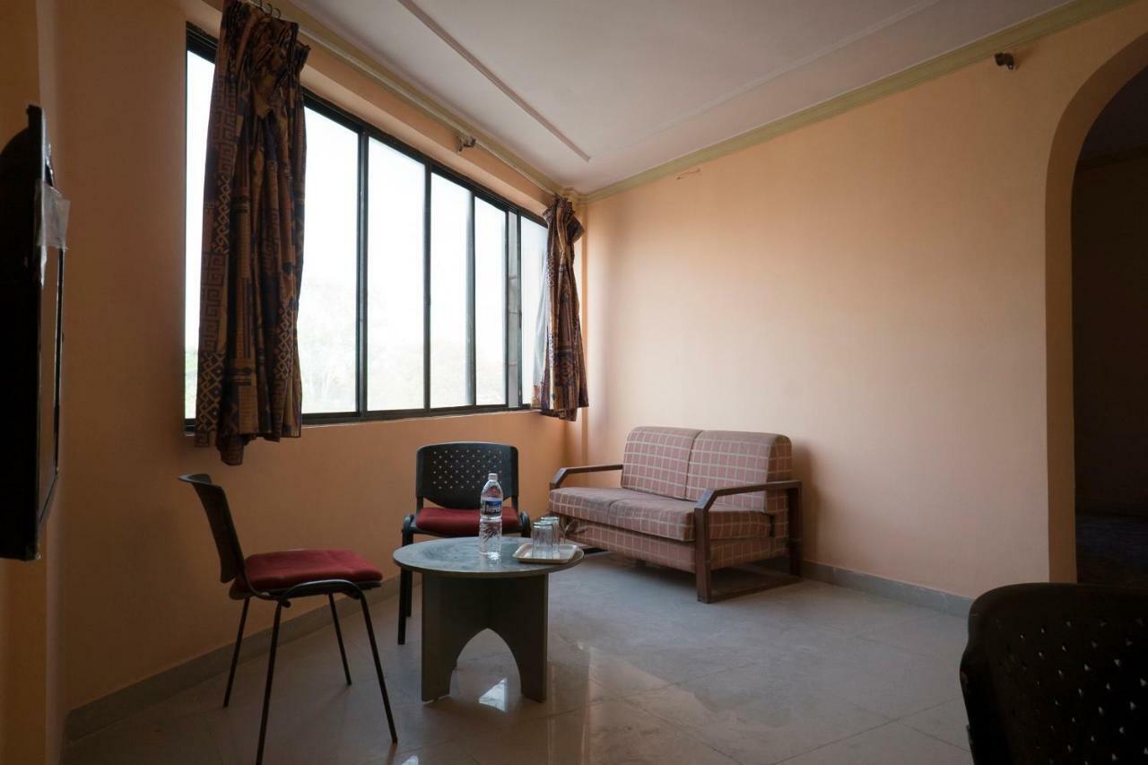 Oyo Flagship 37830 Hotel Aakar International Satara Luaran gambar